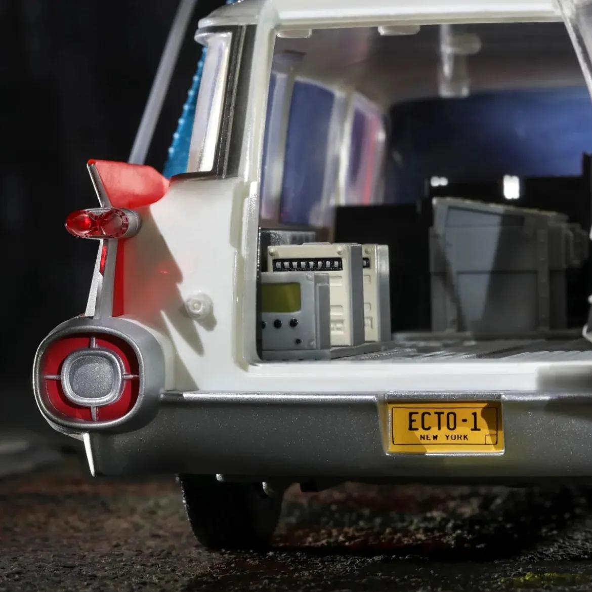 Hasbro - Ghostbusters 1984 - Plasma Series 40th Anniversary ECTO-1 1/15