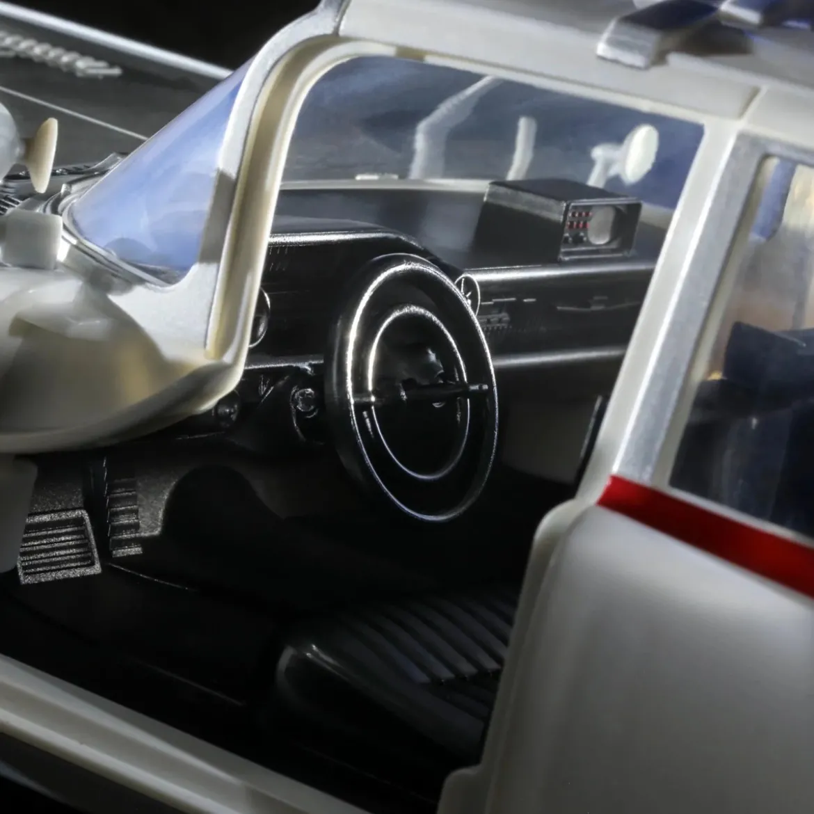 Hasbro - Ghostbusters 1984 - Plasma Series 40th Anniversary ECTO-1 1/15