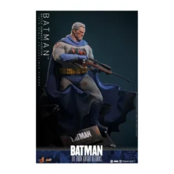 Hot Toys - BATMAN - Batman: The Dark Knight Returns (Battle Damaged Version) Comic Masterpiece 1/6