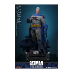Hot Toys - BATMAN - Batman: The Dark Knight Returns (Battle Damaged Version) Comic Masterpiece 1/6