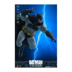 Hot Toys - BATMAN - Batman: The Dark Knight Returns Comic Masterpiece 1/6
