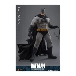Hot Toys - BATMAN - Batman: The Dark Knight Returns Comic Masterpiece 1/6