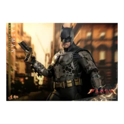 Hot Toys - DC Comics - Batman (Affleck) and Batcycle 1:6 Scale Figure Set The Flash - Movie Masterpiece 1/6