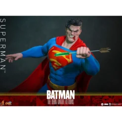 Hot Toys - SUPERMAN - Batman: The Dark Knight Returns Comic Masterpiece 1/6