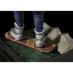 Iron Studios - BTTF 2 - Marty McFly sur Hoverboard Back to the Future Part II