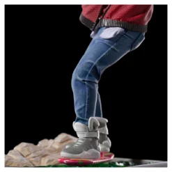 Iron Studios - BTTF 2 - Marty McFly sur Hoverboard Back to the Future Part II