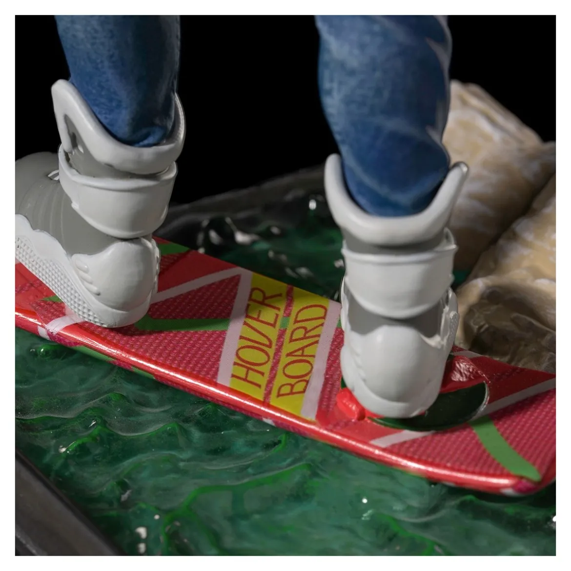 Iron Studios - BTTF 2 - Marty McFly sur Hoverboard Back to the Future Part II