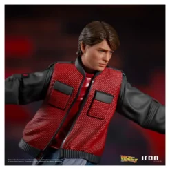 Iron Studios - BTTF 2 - Marty McFly sur Hoverboard Back to the Future Part II