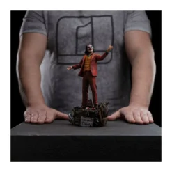 Iron Studios DC Comics - Joker (Arthur Fleck) Deluxe Arts Scale 1/10