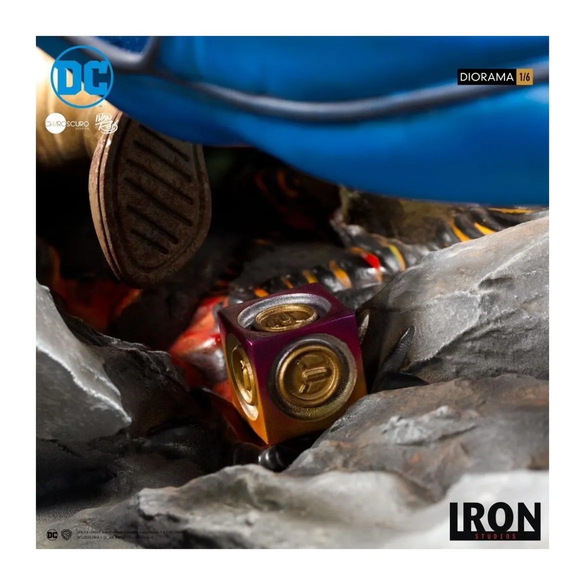 IRON STUDIOS - Wonder Woman Vs Darkseid Diorama by Ivan Reis 1/6 - DC Comics