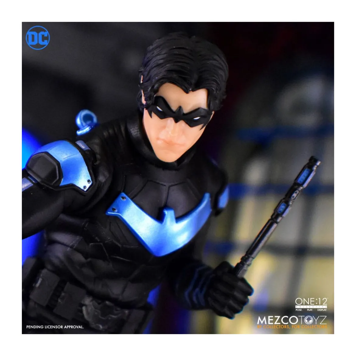 Mezco One 12 - NIGHTWING - DC Comics