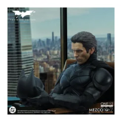 Mezco One 12 - The Dark Knight - BATMAN - DC Comics