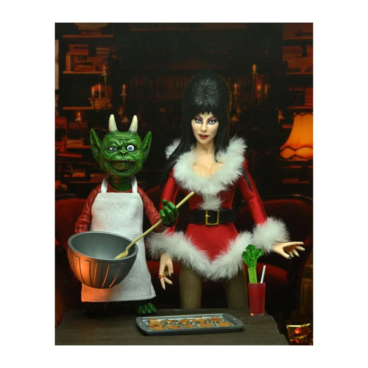 Neca - Elvira Mistress of the Dark - Very Scary Xmas Elvira Retro Cloth