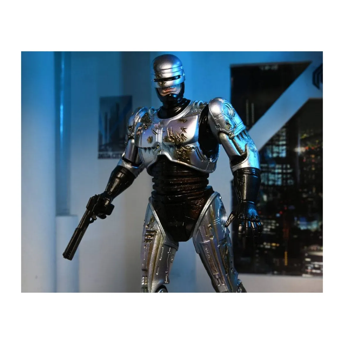 Neca - RoboCop - Ultimate Battle Damaged RoboCop with Chair