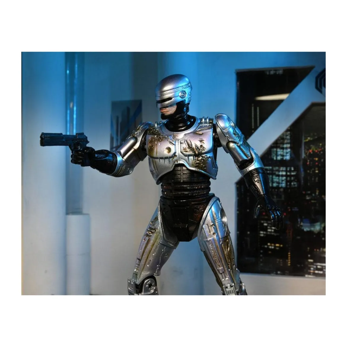Neca - RoboCop - Ultimate Battle Damaged RoboCop with Chair