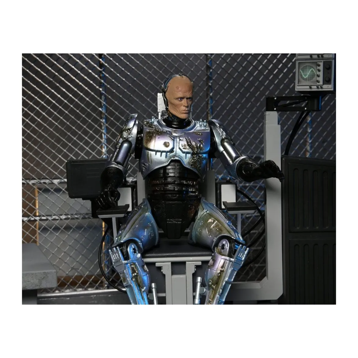 Neca - RoboCop - Ultimate Battle Damaged RoboCop with Chair