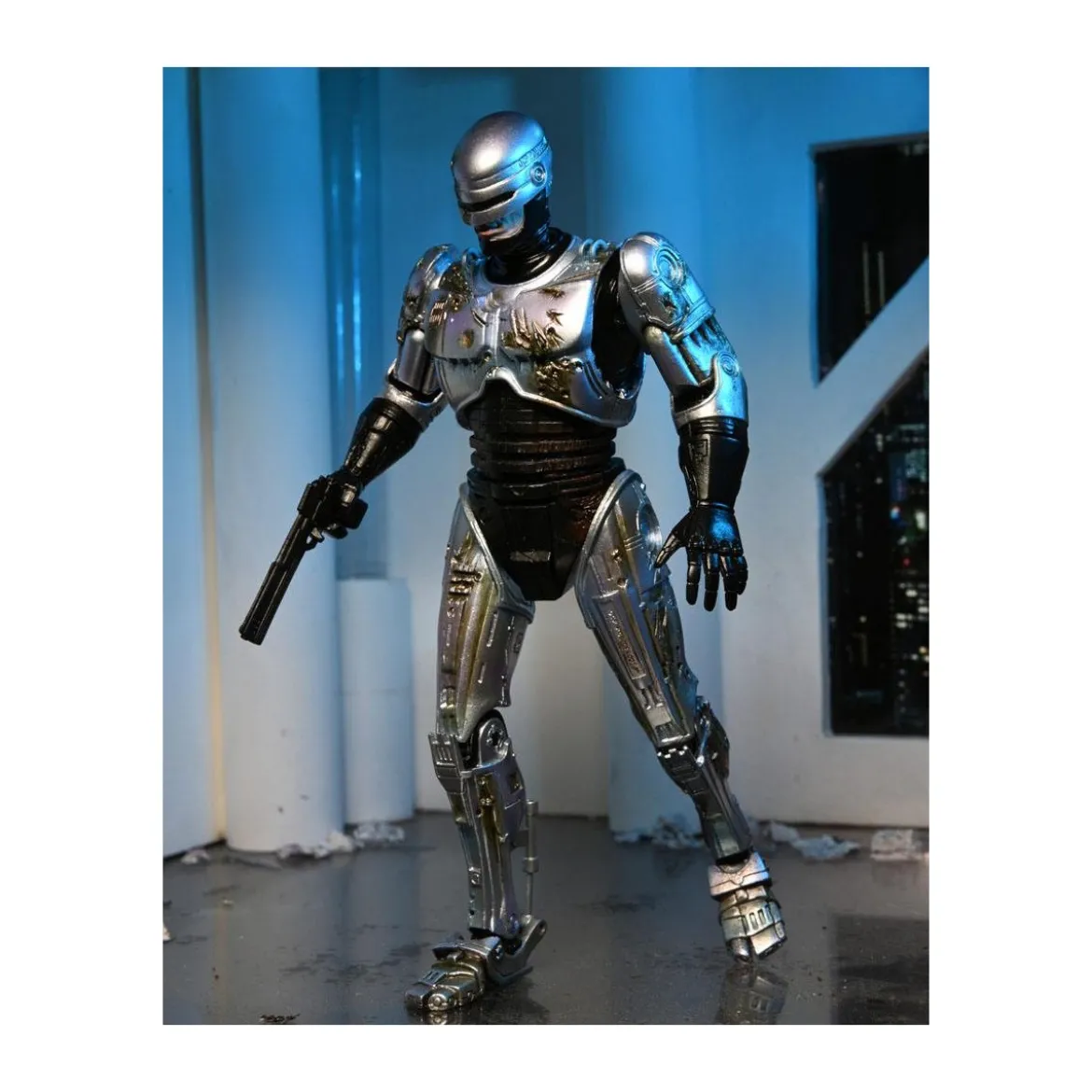 Neca - RoboCop - Ultimate Battle Damaged RoboCop with Chair