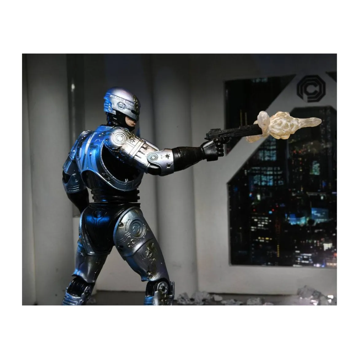 Neca - RoboCop - Ultimate Battle Damaged RoboCop with Chair