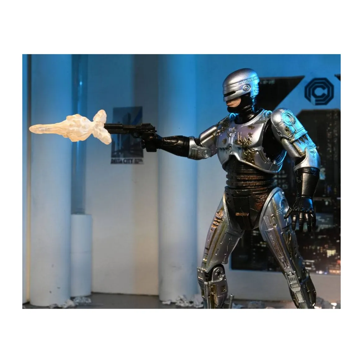 Neca - RoboCop - Ultimate Battle Damaged RoboCop with Chair