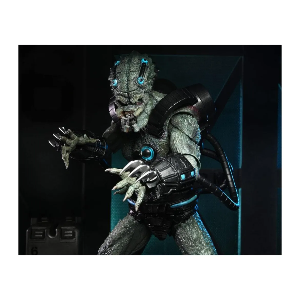 Neca - Ultimate Deluxe Stone Heart - Predator Concrete Jungle