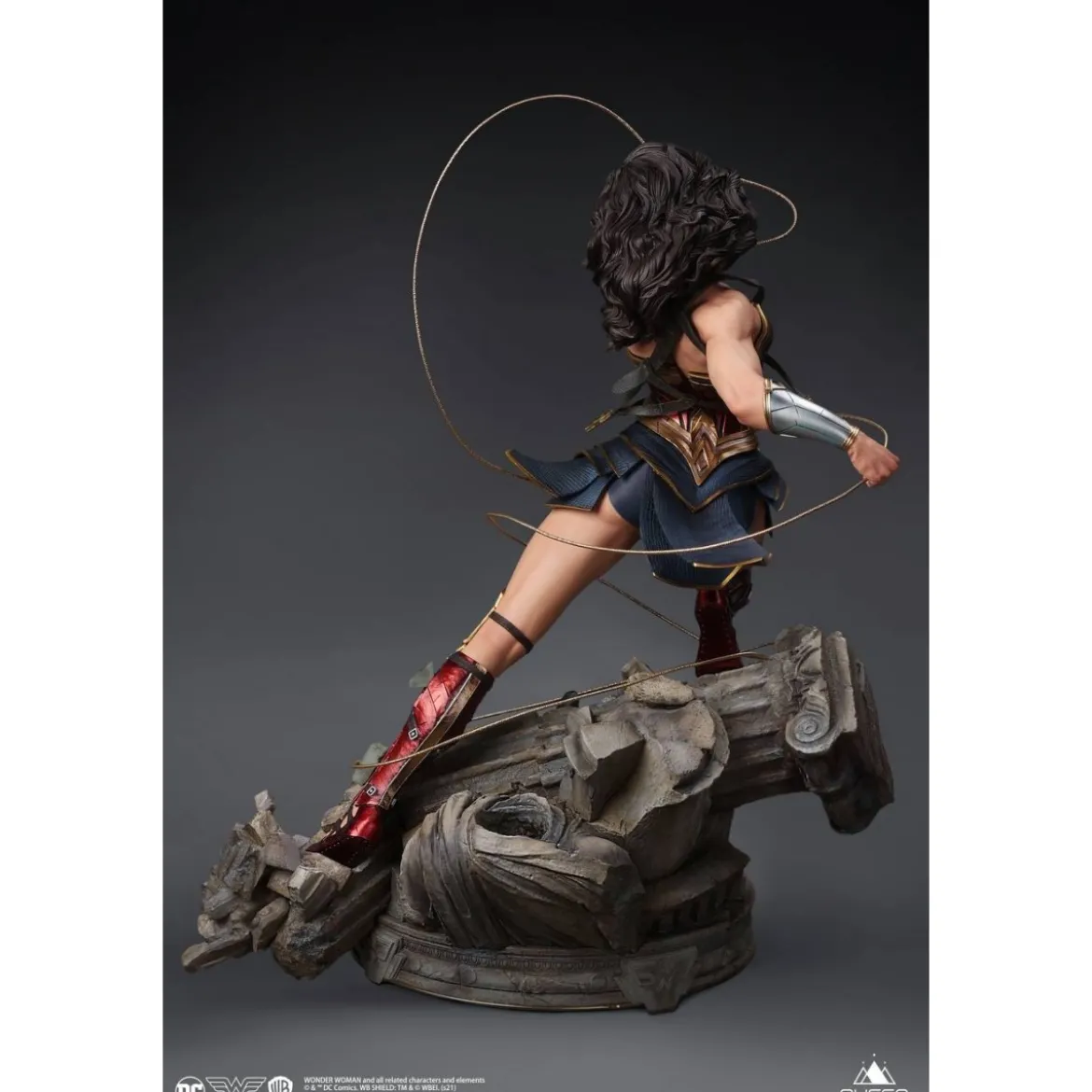 Queen Studios - DC Comics Wonder Woman 1:4 Scale Statue