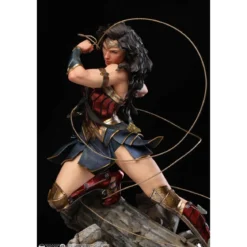 Queen Studios - DC Comics Wonder Woman 1:4 Scale Statue
