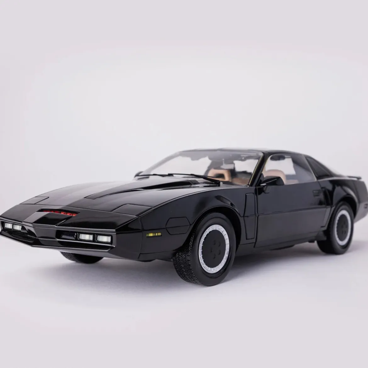 Takara Tomy - Knight Rider K2000 - Die Cast K.I.T.T 1/10