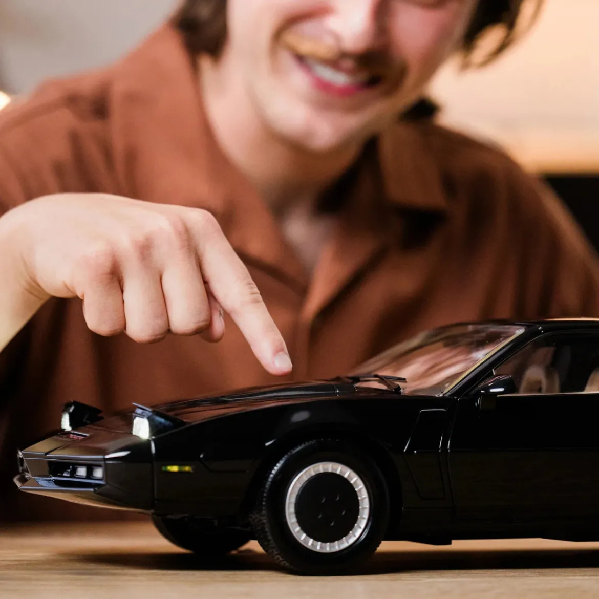 Takara Tomy - Knight Rider K2000 - Die Cast K.I.T.T 1/10