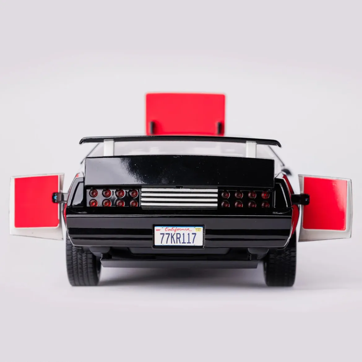 Takara Tomy - Knight Rider K2000 - Die Cast K.I.T.T 1/10