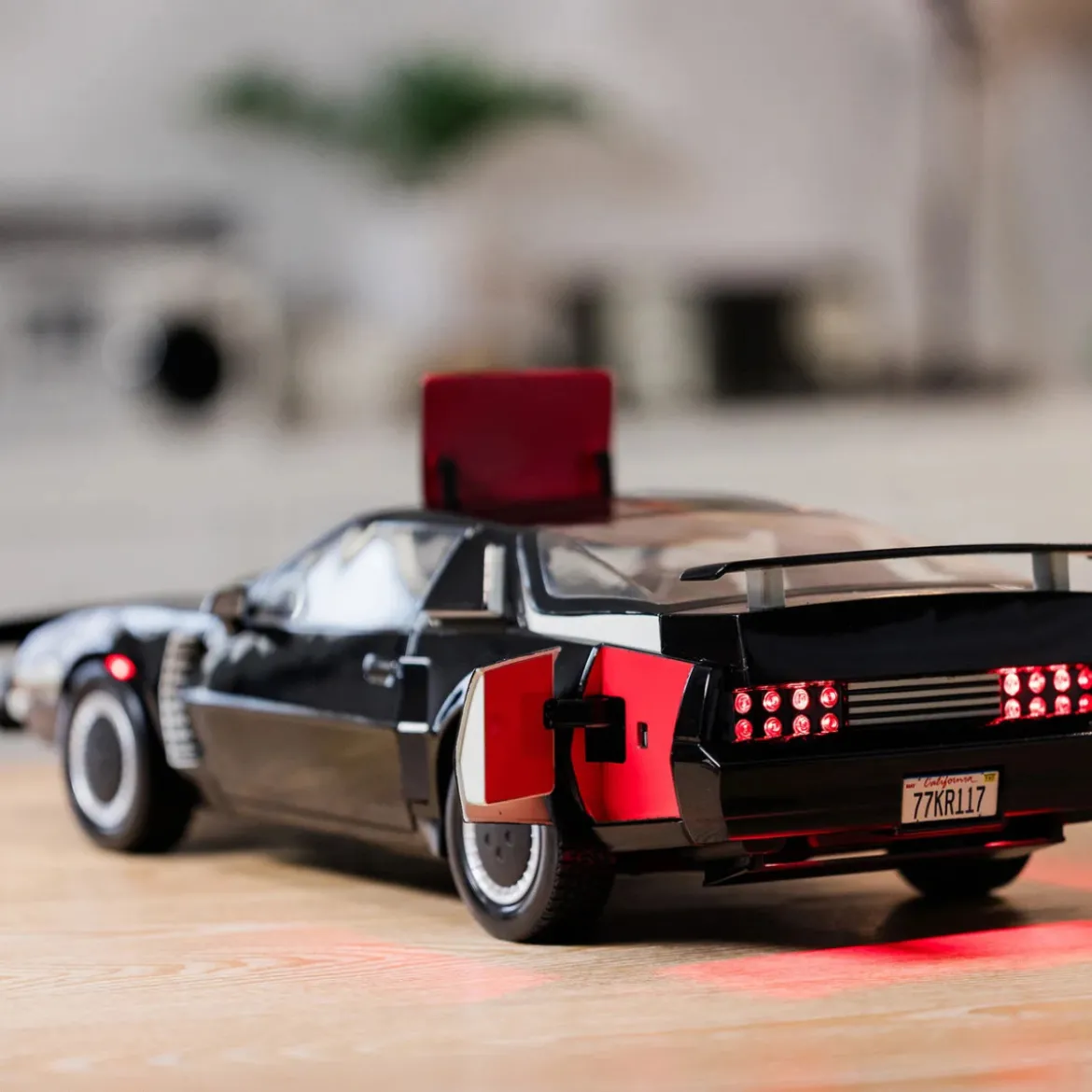 Takara Tomy - Knight Rider K2000 - Die Cast K.I.T.T 1/10