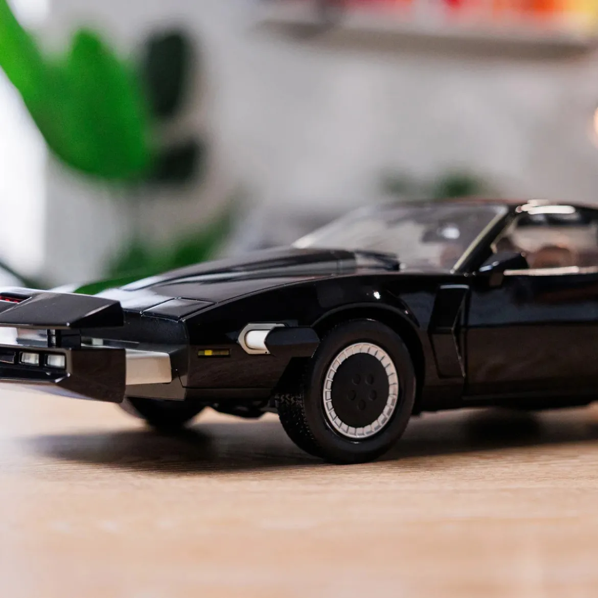 Takara Tomy - Knight Rider K2000 - Die Cast K.I.T.T 1/10
