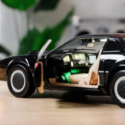 Takara Tomy - Knight Rider K2000 - Die Cast K.I.T.T 1/10