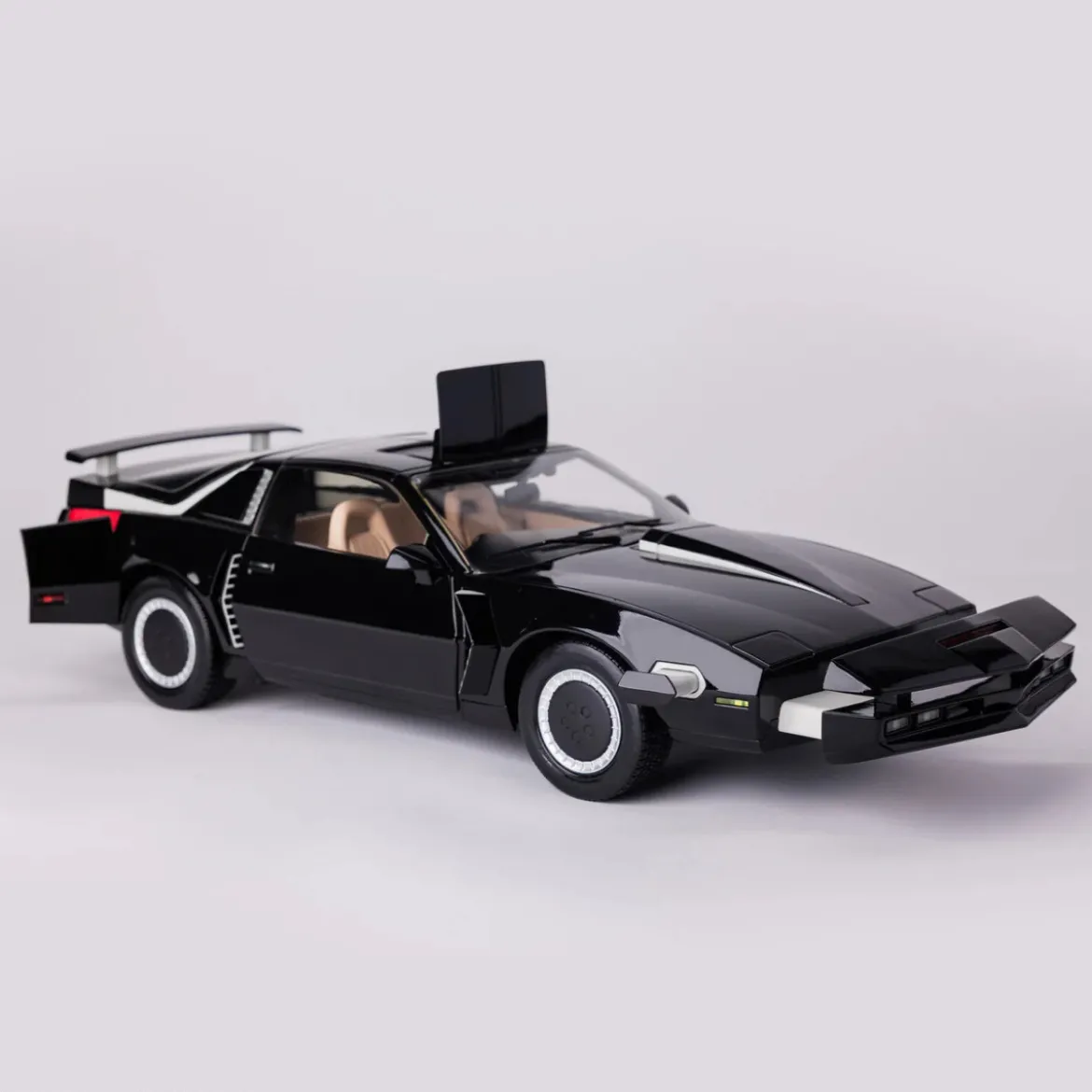 Takara Tomy - Knight Rider K2000 - Die Cast K.I.T.T 1/10